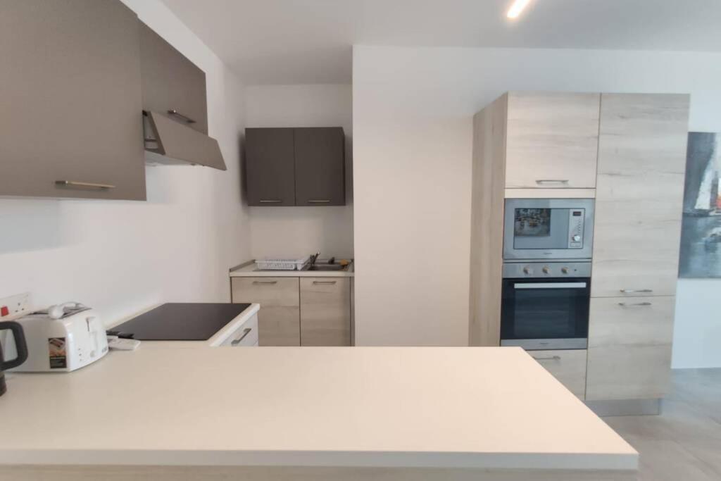 Brand New 3 Bedroom Apartment Close To The Sea Gzira Eksteriør billede