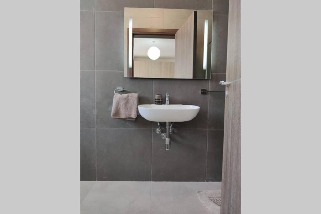 Brand New 3 Bedroom Apartment Close To The Sea Gzira Eksteriør billede